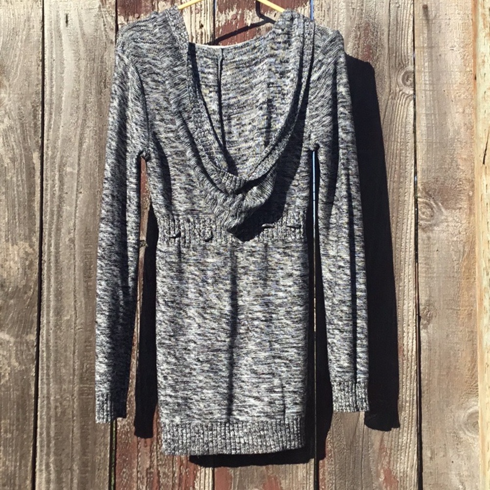 Sweaters - Picture 2 of 8